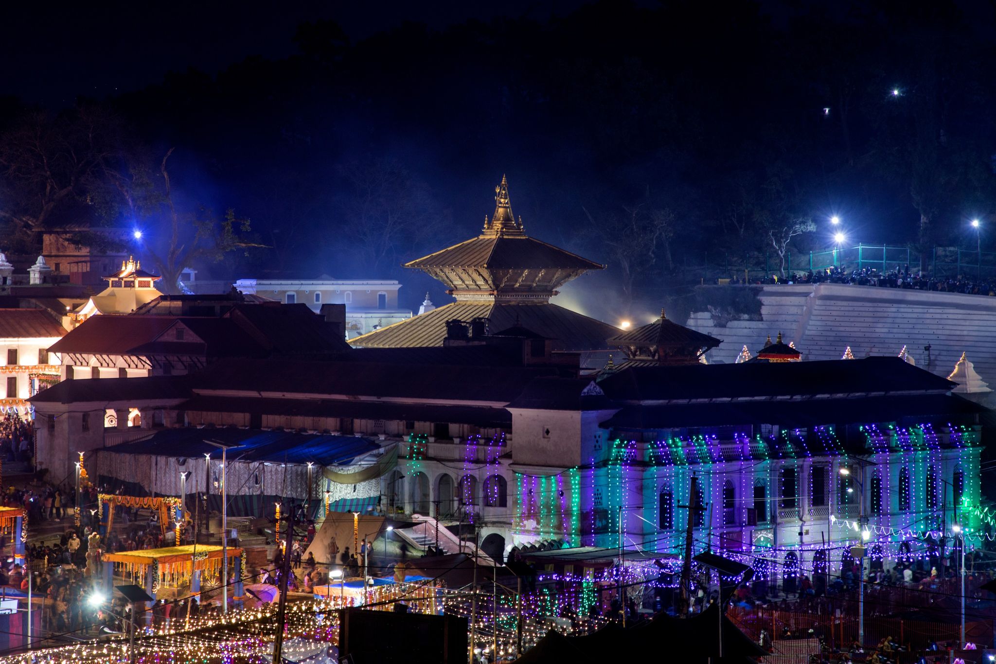 महाशिवरात्रिका लागि सजाउन थालियो पशुपतिनाथ मन्दिर